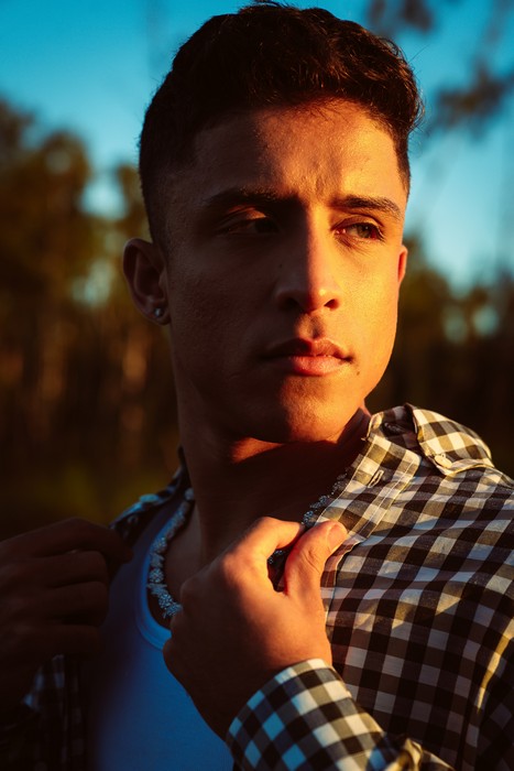 Aron Luix lanza su nueva propuesta musical: «Tus Ojos»