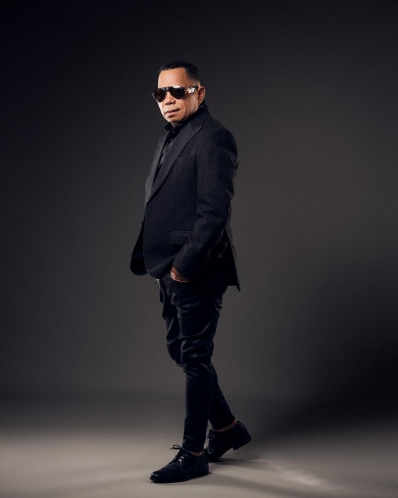 Joe Veras vuelve a conquistar el corazón de la bachata con «Aunque Sea Un Café»