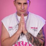 Sazza transforma las etapas del amor en una experiencia musical con su nuevo EP «Vibrazz»