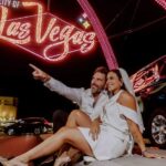 Julián Gil y Valeria Marín se vuelven a casar en un drive‑thru para celebrar su amor